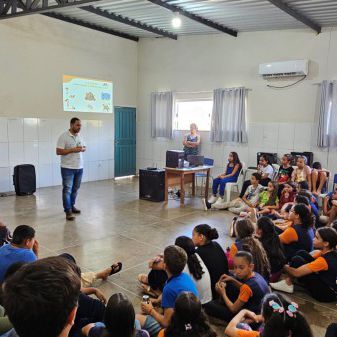 Programa de Educação Ambiental da BAMIN promove conscientização sobre drogas e álcool entre estudantes da FIOL I