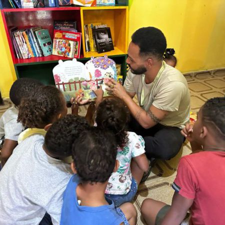 Armário Cultural da BAMIN disponibiliza livros e jogos educativos em lugares públicos de 16 comunidades de Ilhéus