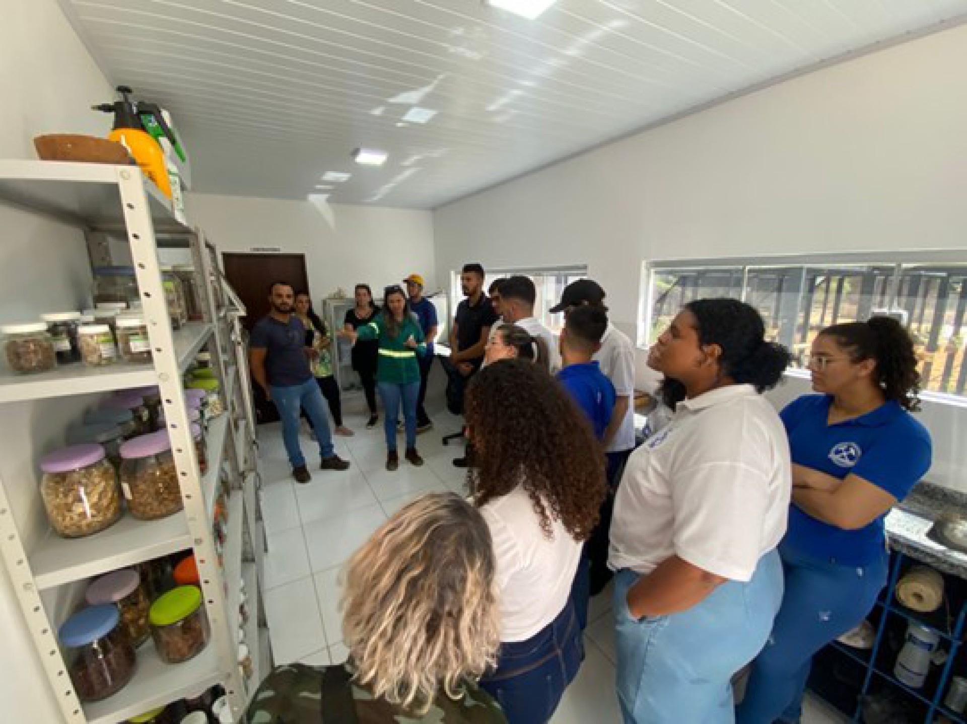 Visita de futuros engenheiros e biólogos