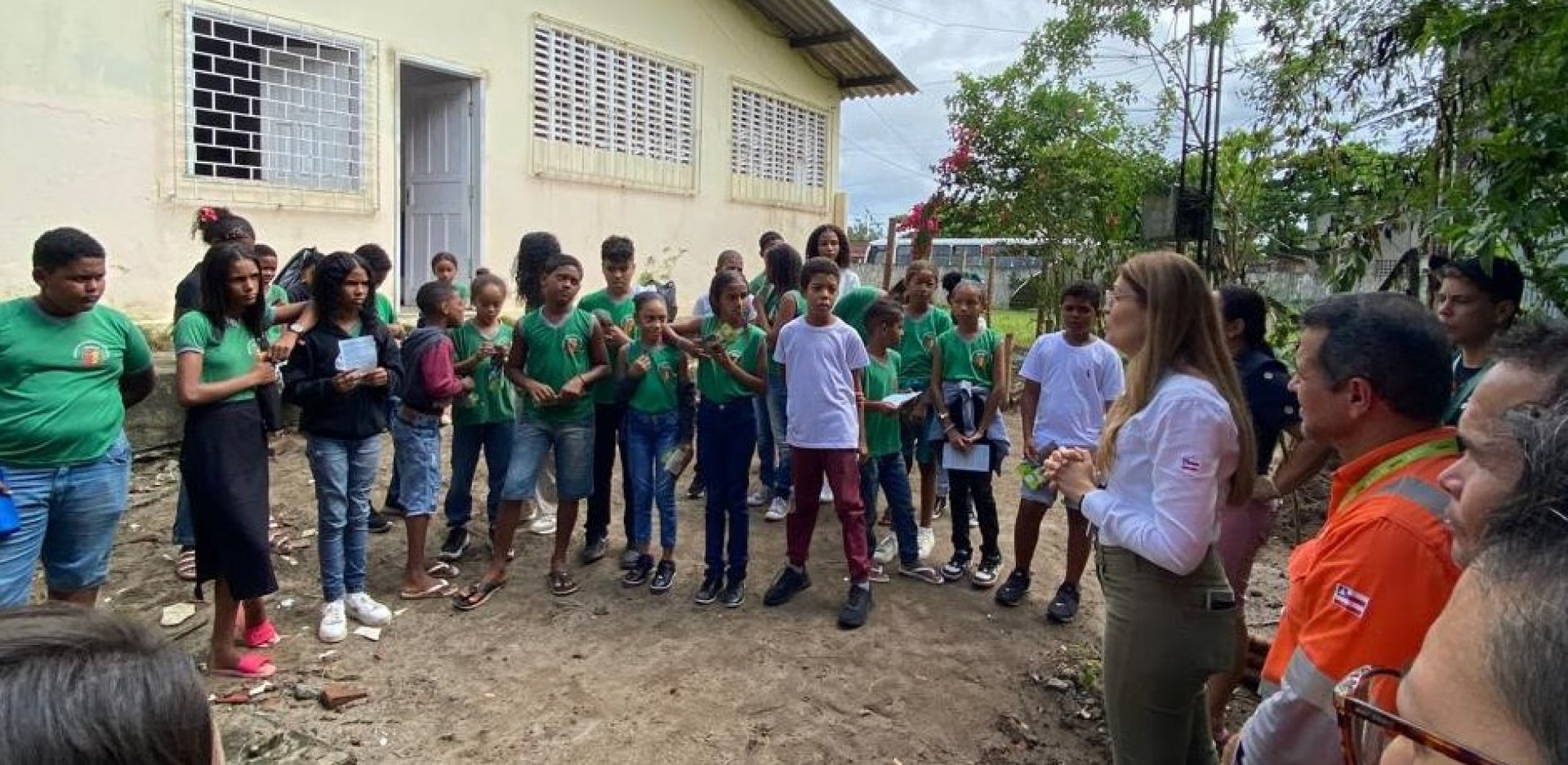 BAMIN entrega horta orgânica em escola municipal de Ilhéus