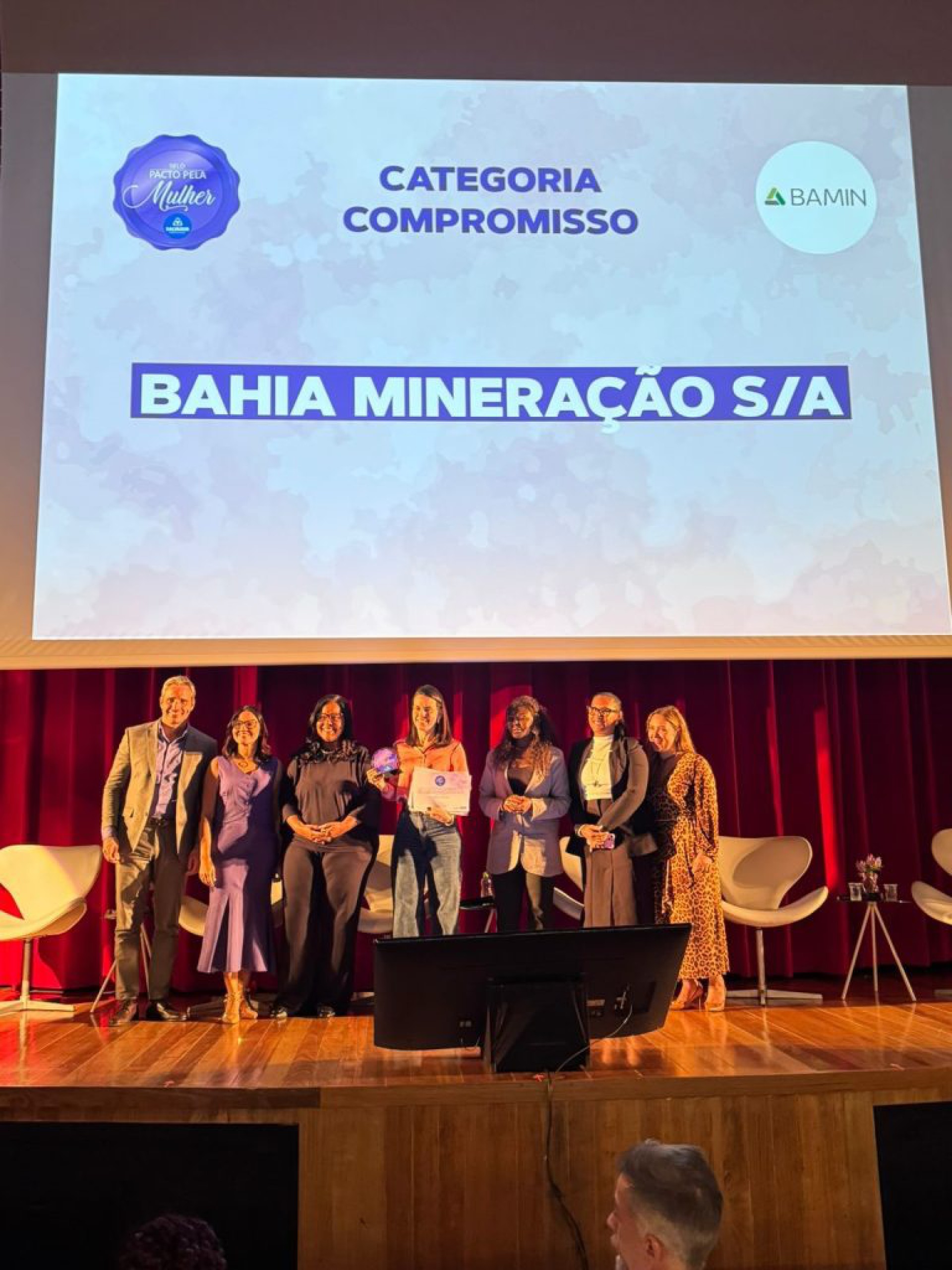 BAMIN recebe o Selo Pacto pela Mulher durante o lançamento do Agosto Lilás, em Salvador