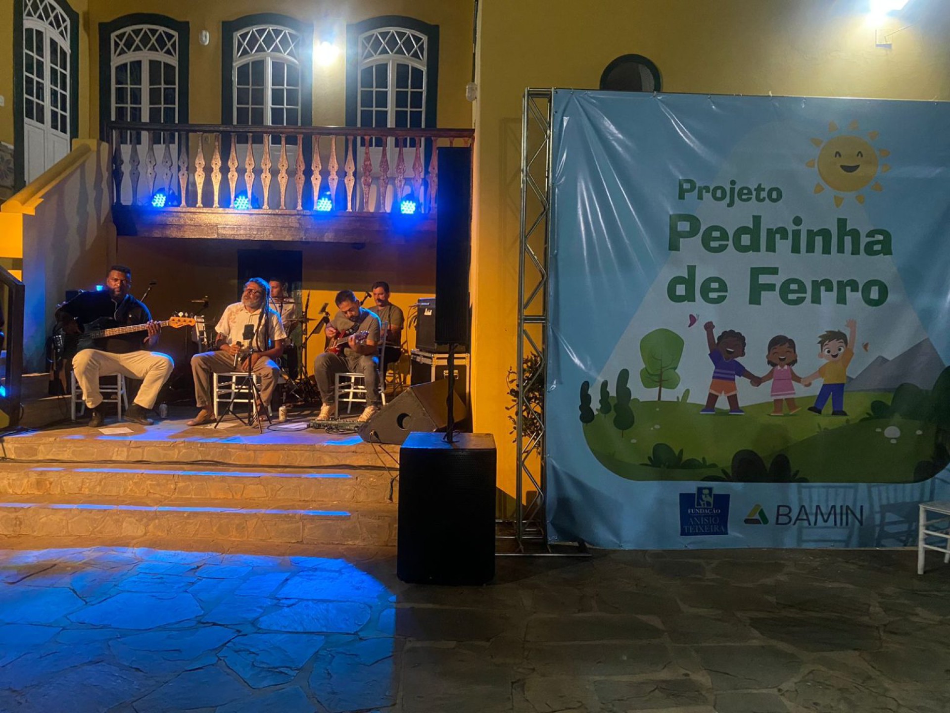 BAMIN e Fundação Anísio Teixeira realizam “Pedrinha de Ferro” em escolas municipais de Caetité, Pindaí e Licínio de Almeida