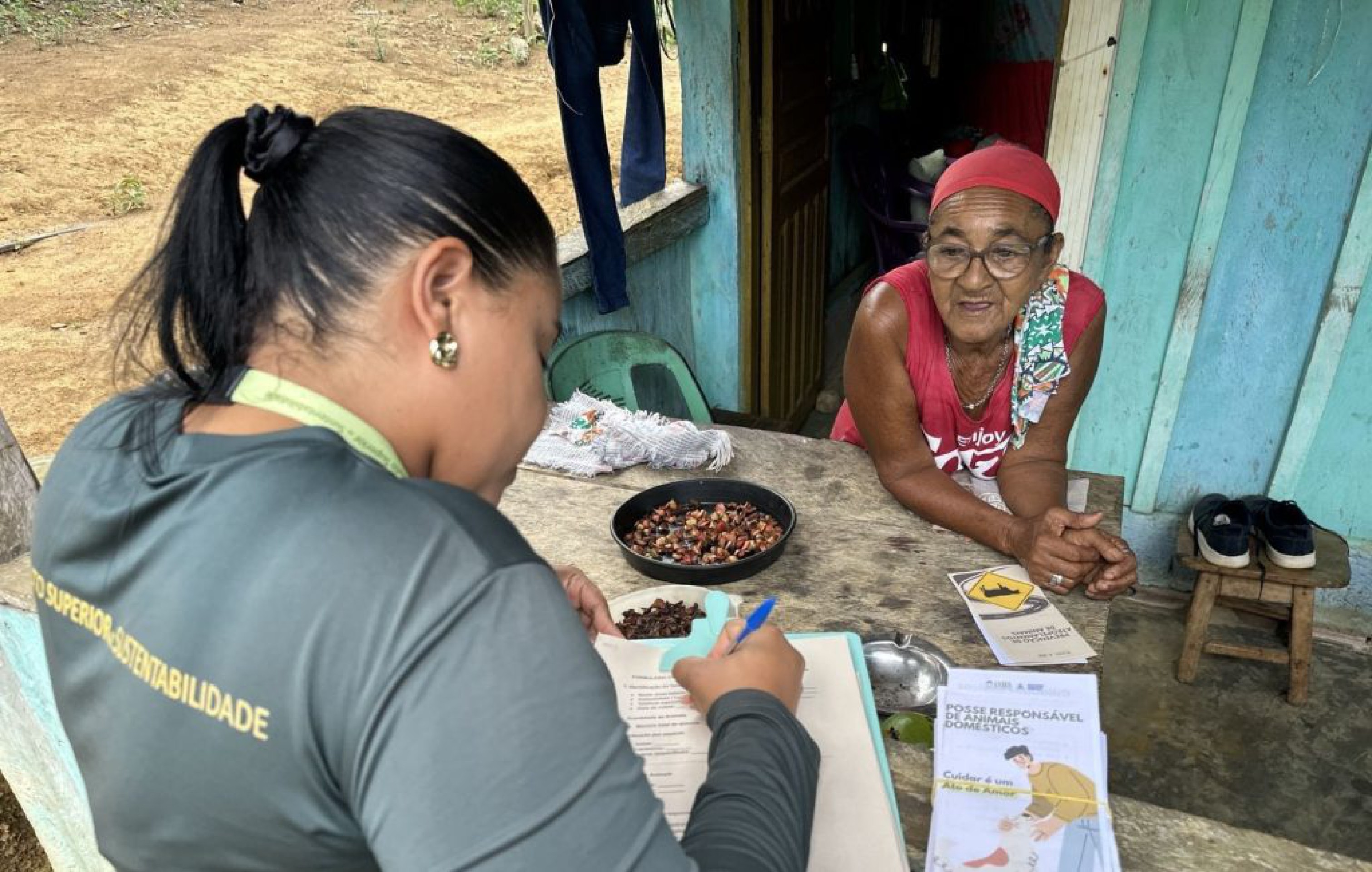 ‘Saúde Animal’ leva orientação sobre posse responsável à comunidade de Itariri, em Ilhéus