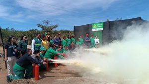 BAMIN realiza treinamento contra incêndios com cooperativa de recicladores em Caetité