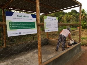 BAMIN entrega lixeira rural no Povoado de São José, entre Uruçuca e Ilhéus