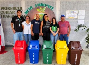 BAMIN distribui lixeiras de coleta seletiva em escolas