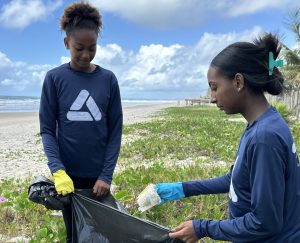 Mutirão de limpeza reúne comunidade pesqueira em ação de educação ambiental em Joia do Atlântico